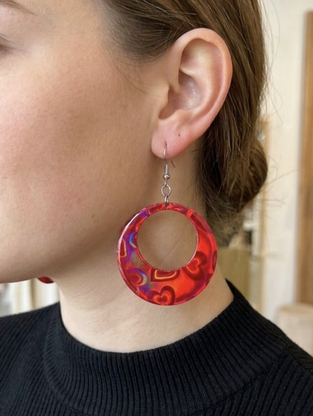 E103 Holagraphic Red Hearts on Circle Drop Statement Earrings